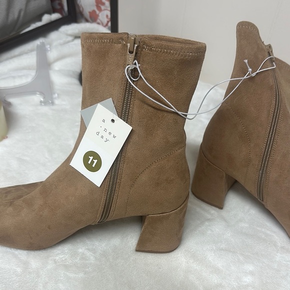 A New Day Brown Heeled Boots with Chunky Block Heel - Picture 5 of 10